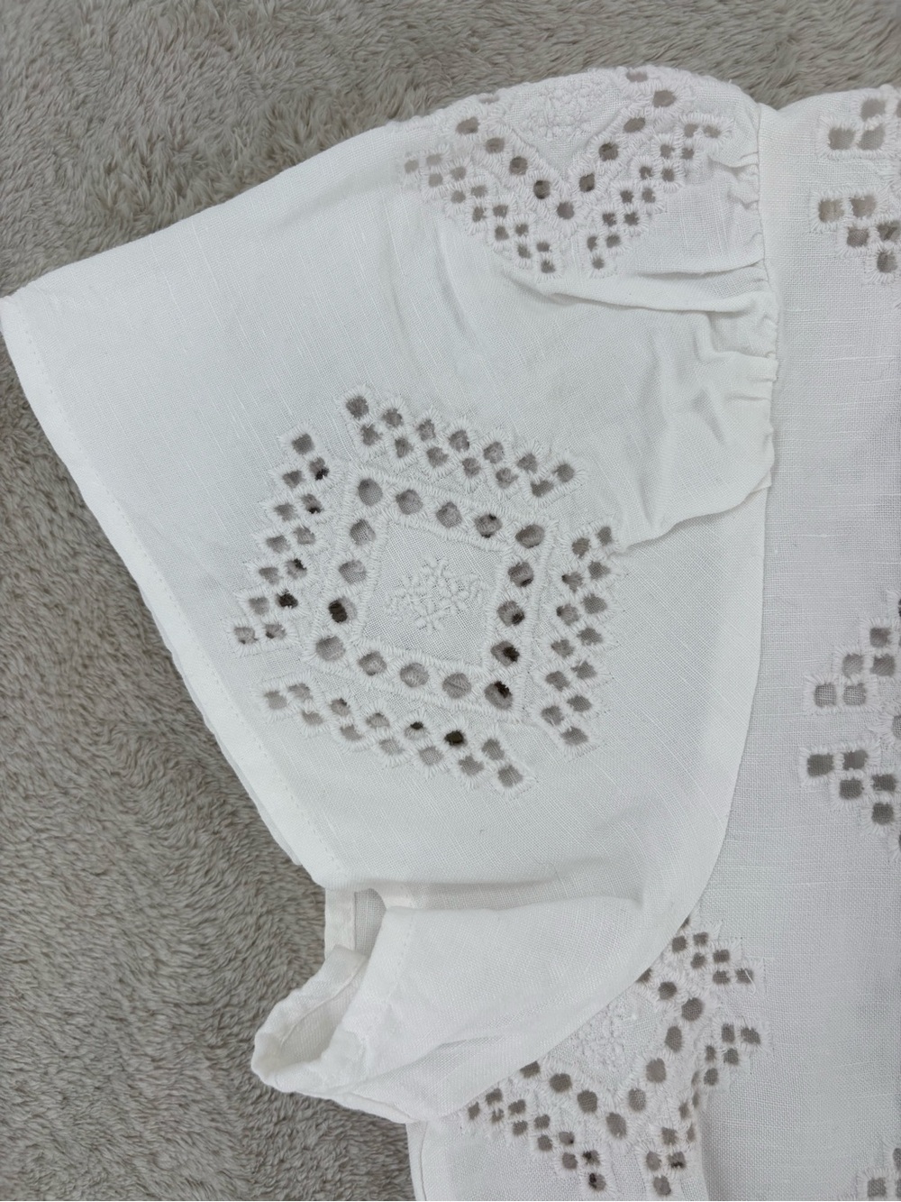Madewell Eyelet Flutter-Sleeve Top, Eyelet White. - Picture 5 of 13